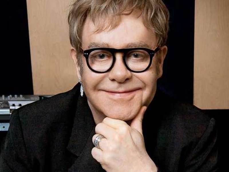 Elton John attacks Putin
