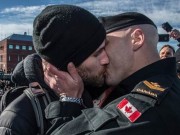 gay navy kiss