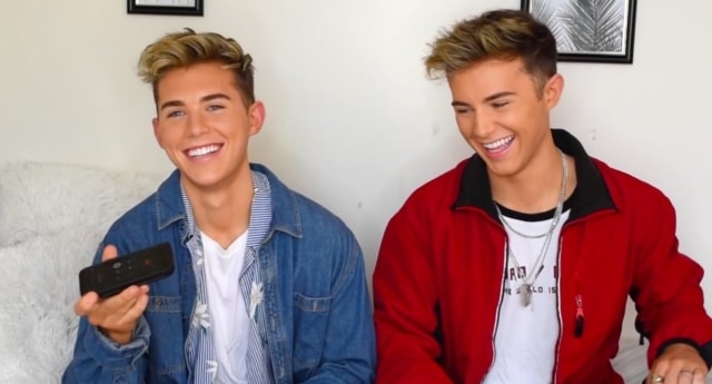 YouTube twins come out to mum – and her reaction is brilliant | Meaws ...