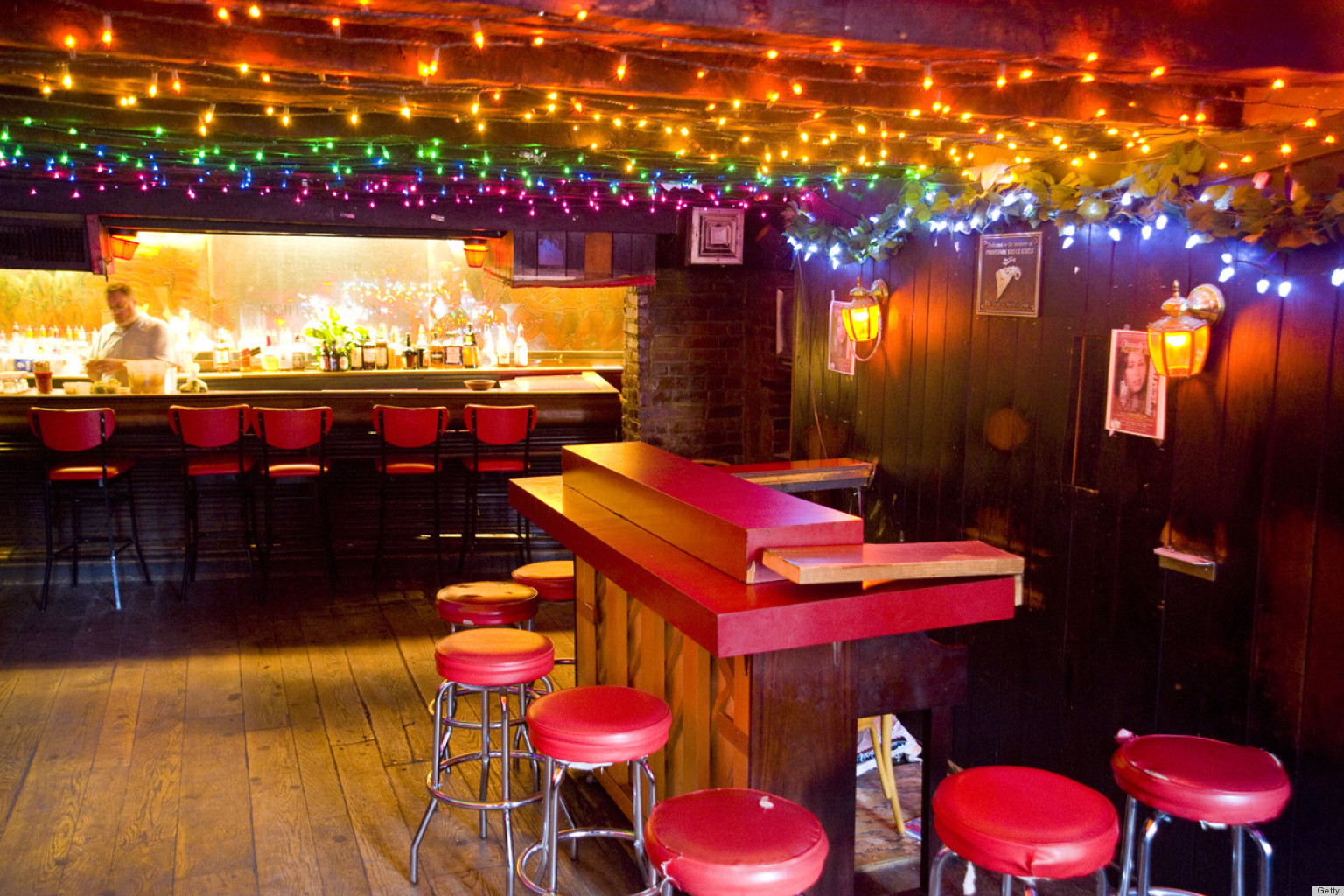 find closest gay bars
