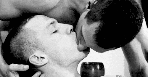 tw-31988.livejournal.com. gay kiss. 
