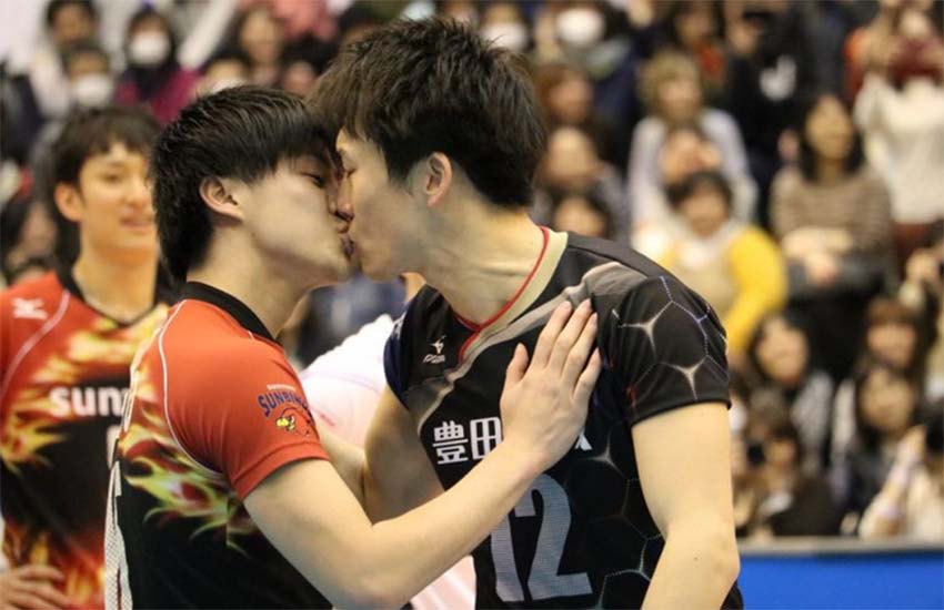 Watch Fight Between Two Male Volleyball Stars Ends With A Kiss Meaws