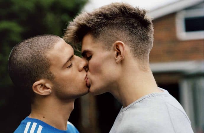 gay_kiss